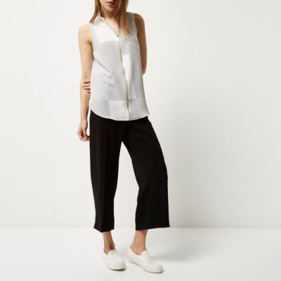 Grey print zip through sleeveless shirt